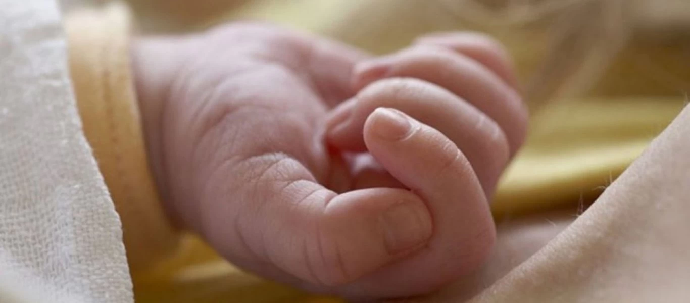 Καλιφόρνια: Μητέρα εμφανίστηκε στο πόντιουμ της Βουλής με το μωρό της αγκαλιά (βίντεο)